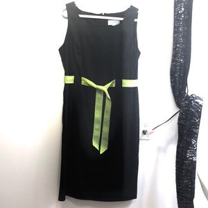 Studio I - Sleeveless black dress with green belt